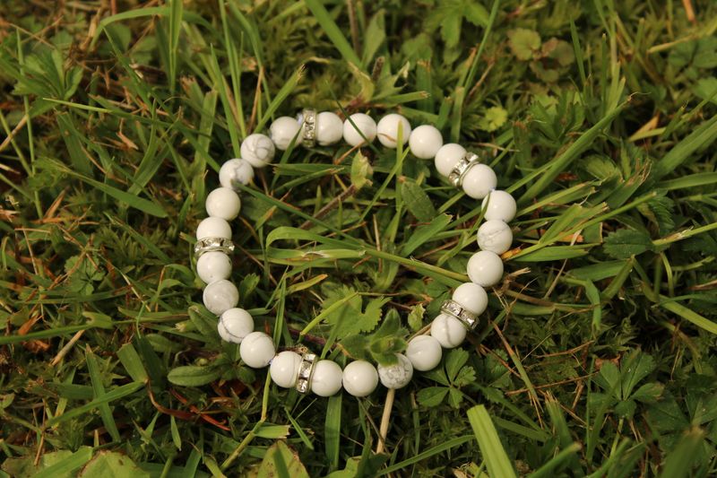 "Howlith"-Edelstein Armband