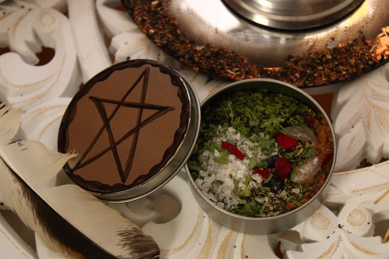 Magische "Rauhnachts"-Räuchermischung ✨