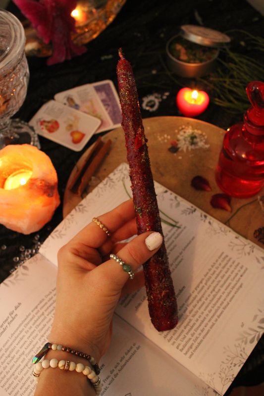 GÖTTLICHE WEIBLICHKEIT-Ritualkerze 🌹(dunkelrot)