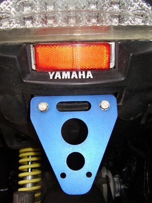 Kennzeichenhalter- Roller Scooter Aerox Yamaha - Alu eloxiert - BLAU