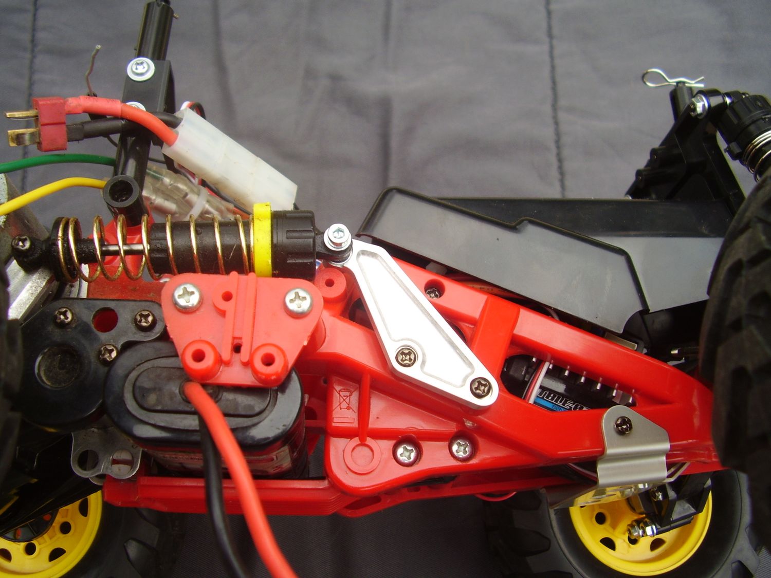 Monster Beetle Black Foot Tamiya Dämferverstärkung hinten Alu cnc