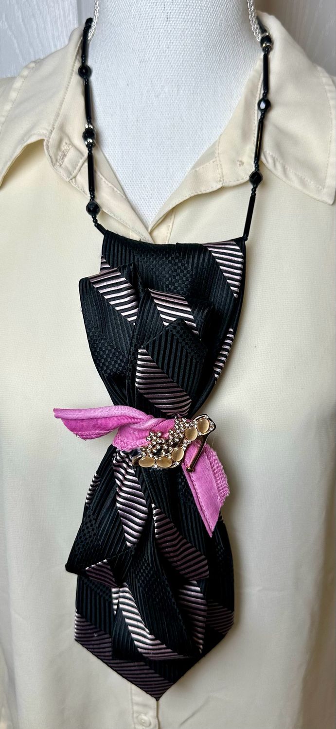 Necktie 👔 Necklace