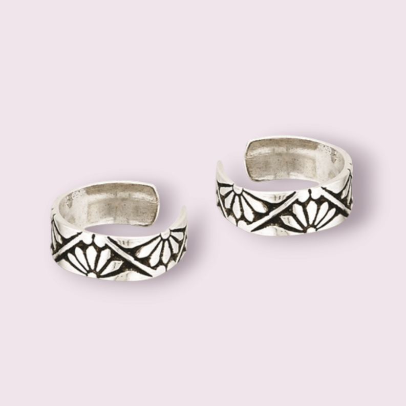 Alternating Flowers Ear Cuff