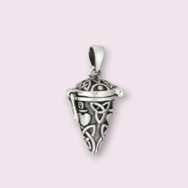 Hinged Pendant with Triquertras