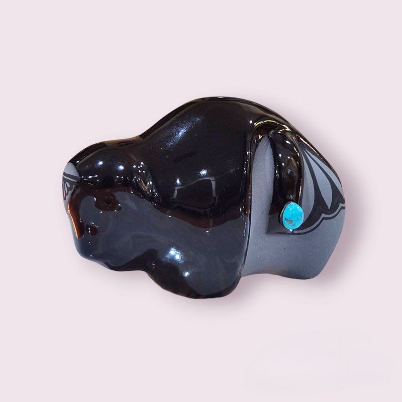 Medium Buffalo | Lawrence Vargas