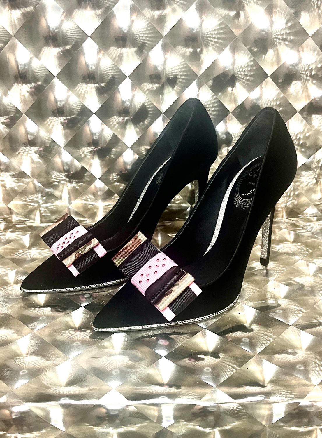 Camo green with pink and black Shoe Bows