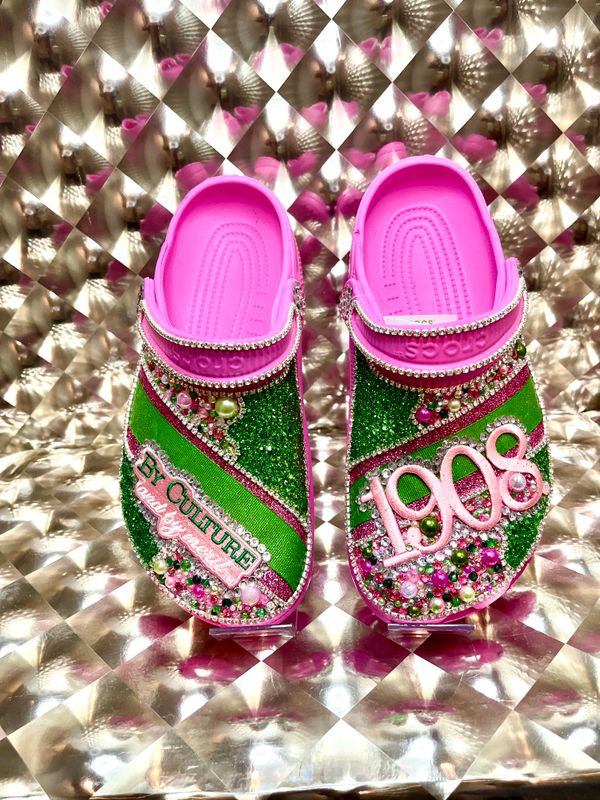 For the culture-Apple grew and deep pink crocs