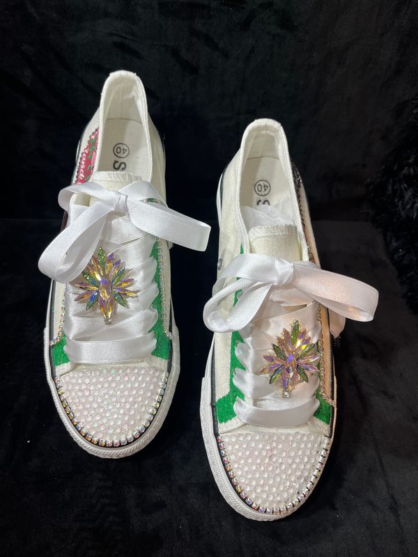“Sunburst” tennis shoes
