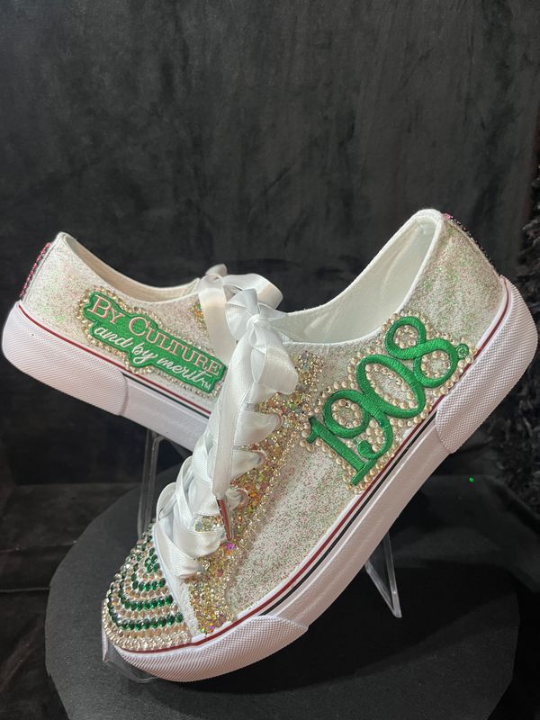 “Spectacular” tennis shoes
