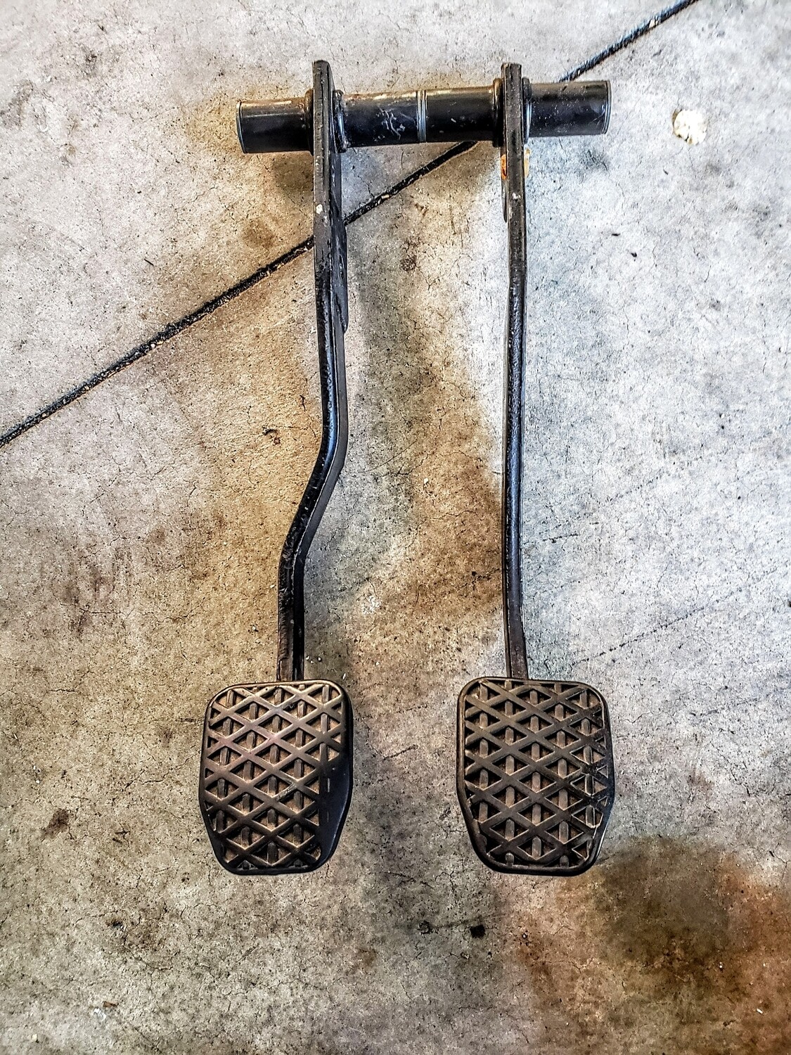 E12, E21, E23 bent brake pedals