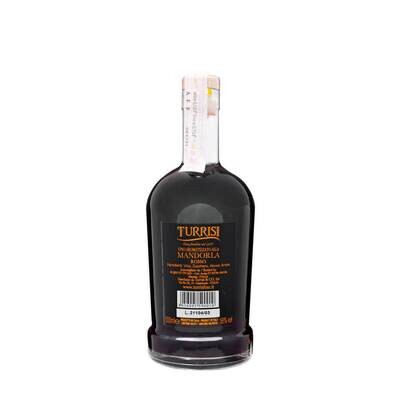 Bottiglia di vino alla mandorla rosso