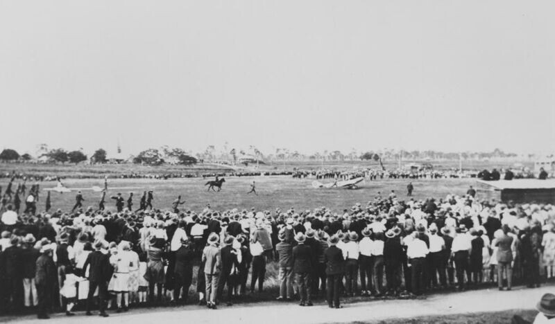 Bert Hinkler arriving in Bundaberg 1928