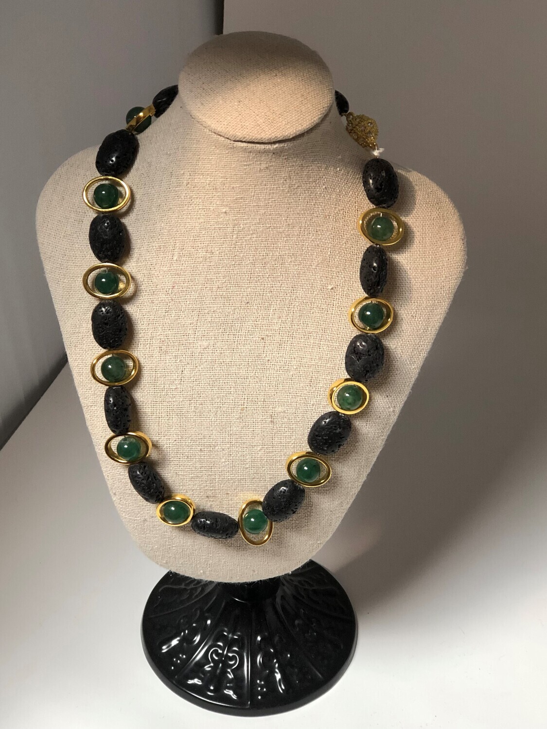 Collier en pierre de lave et aventurine