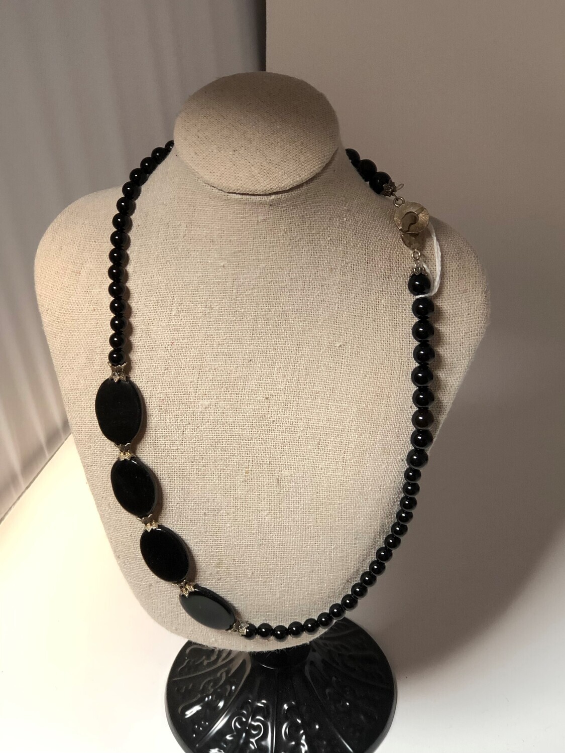 Collier onyx boules rondes et plates