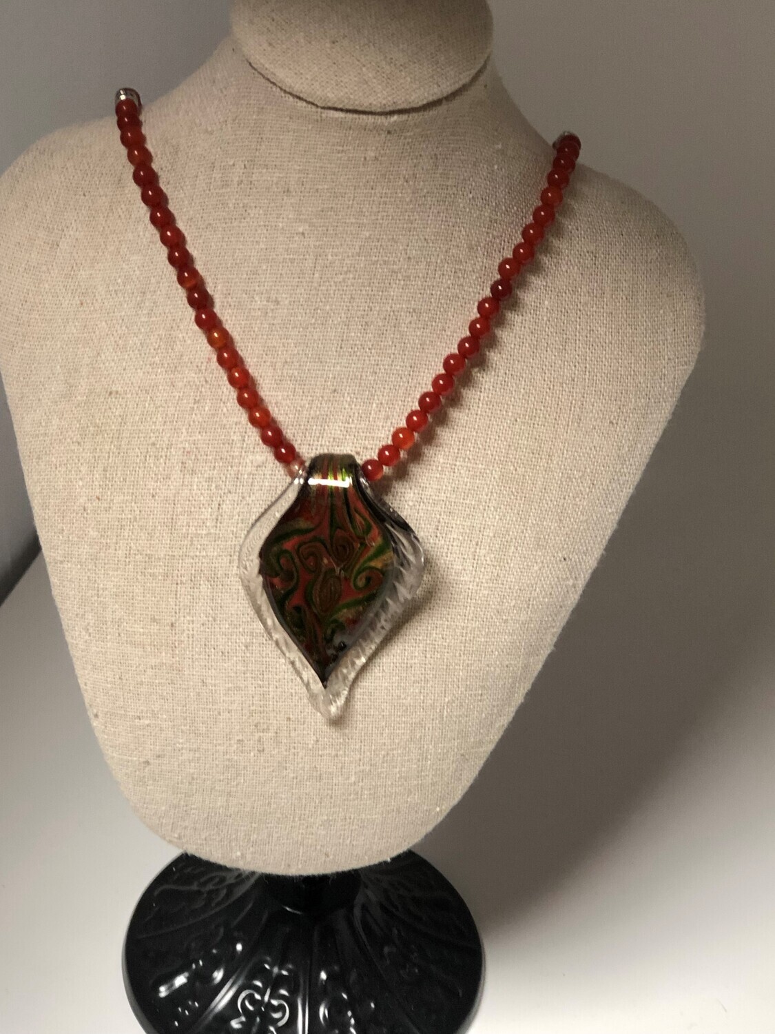Coller en cornaline et pendentif murano