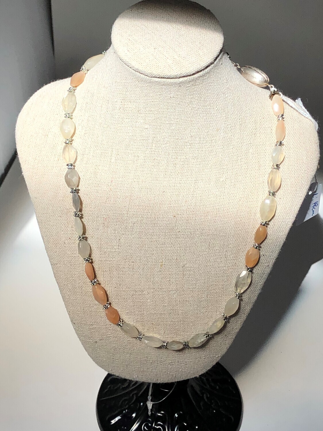 Collier en pierre de lune multicolore et intermédiaires argent