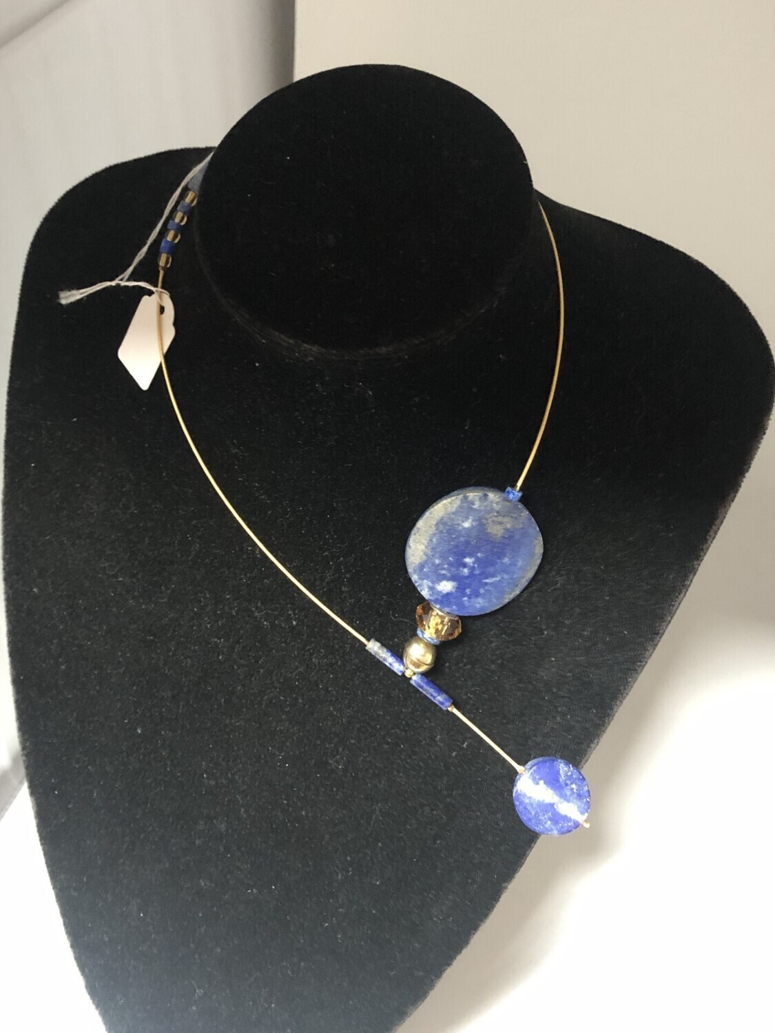 collier lapis-lazuli monté sur fil or véritable