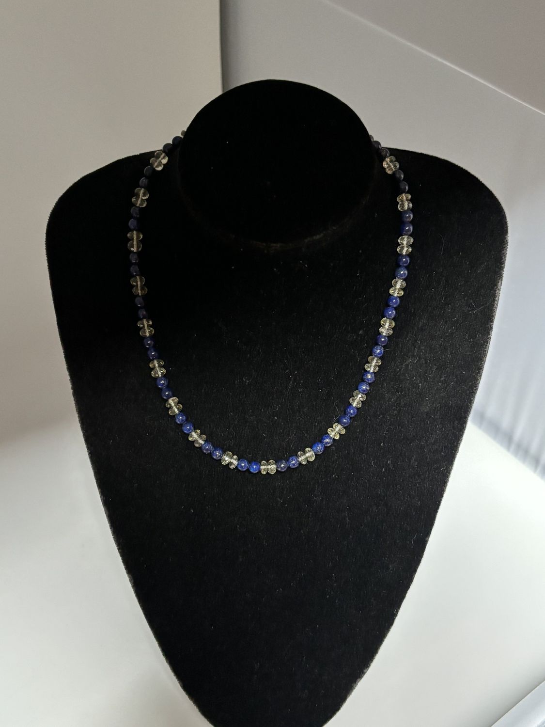 Collier en lapis-lazuli et lemon quarz