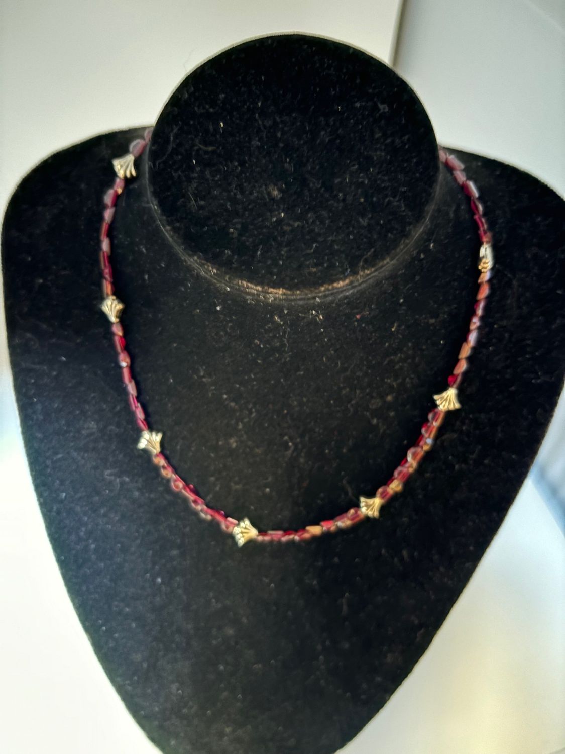 Collier en grenat rouge