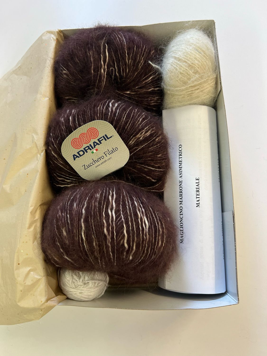 Kit filato + pattern maglioncino marrone asimmetrico