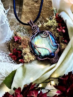 &quot;Luinarae&quot; - &quot;The Blue Light of Dawn&quot; pendant - Labradorite in copper with a blue goldstone accent