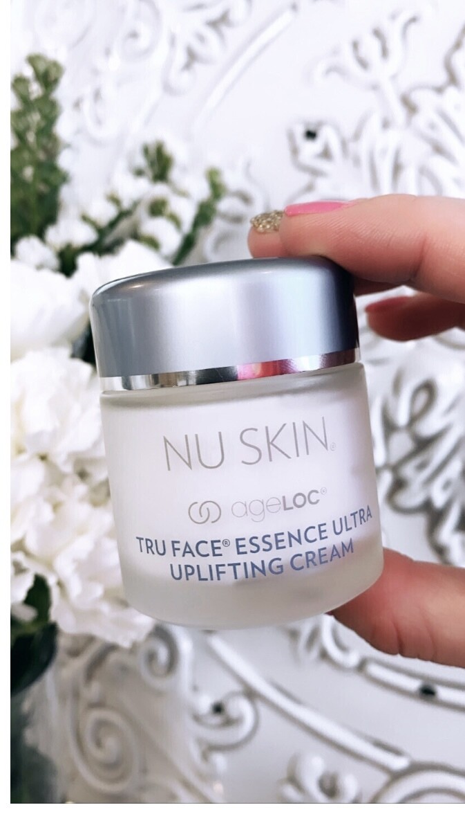 Truface Essence Ultra Uplifting Cream