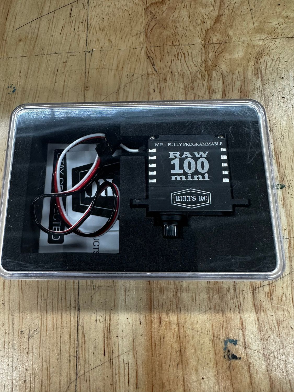 Reefs RC Mini Raw 100 servo