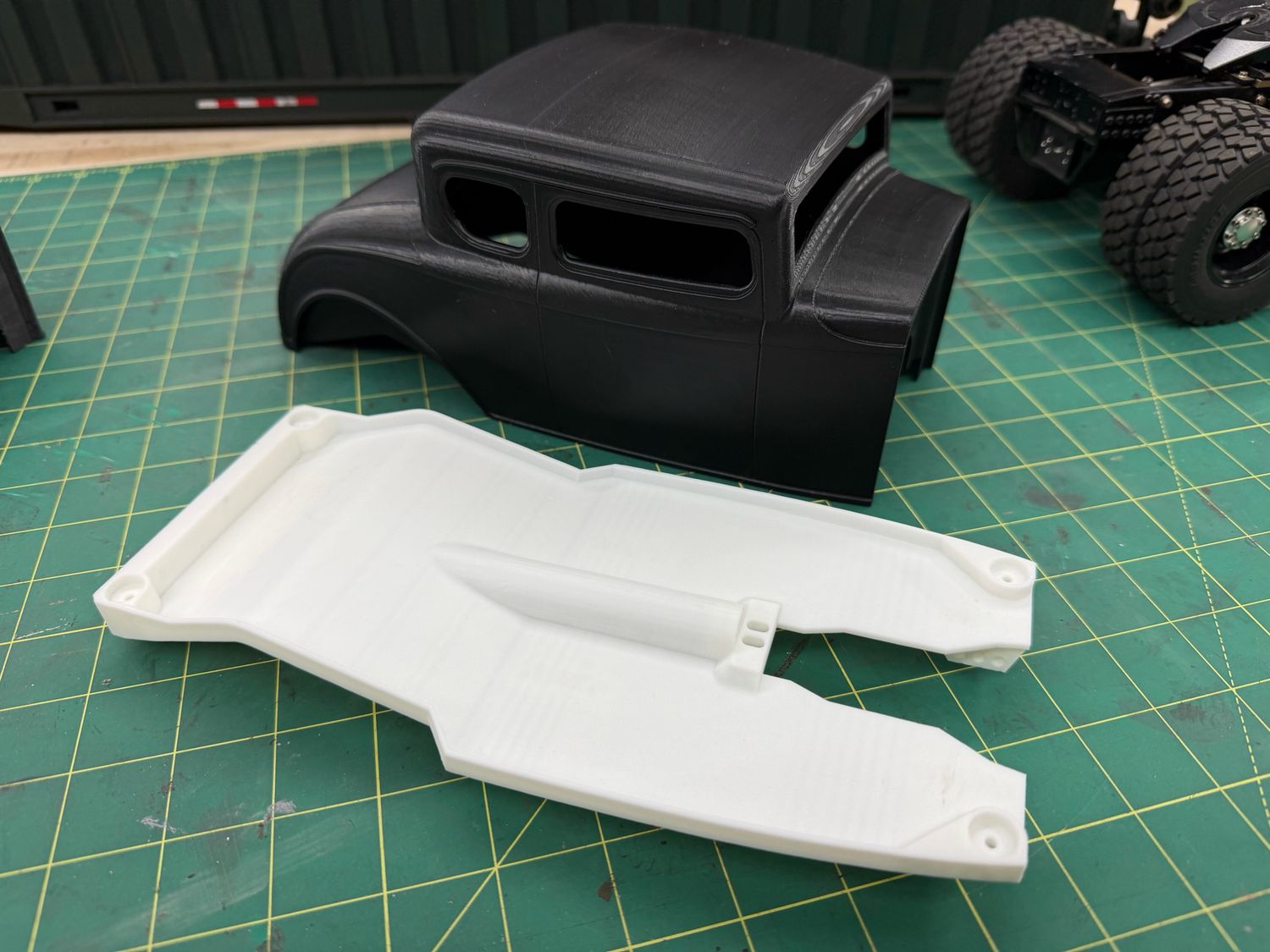 Slight Defect! New ABS Hotrod 5 Window Coupe V2 with Floor Pan
