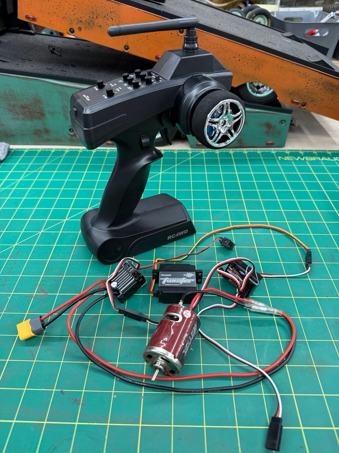 RC4wd Stock Electronics Starter pack 3 Ch Radio, ESC, Servo