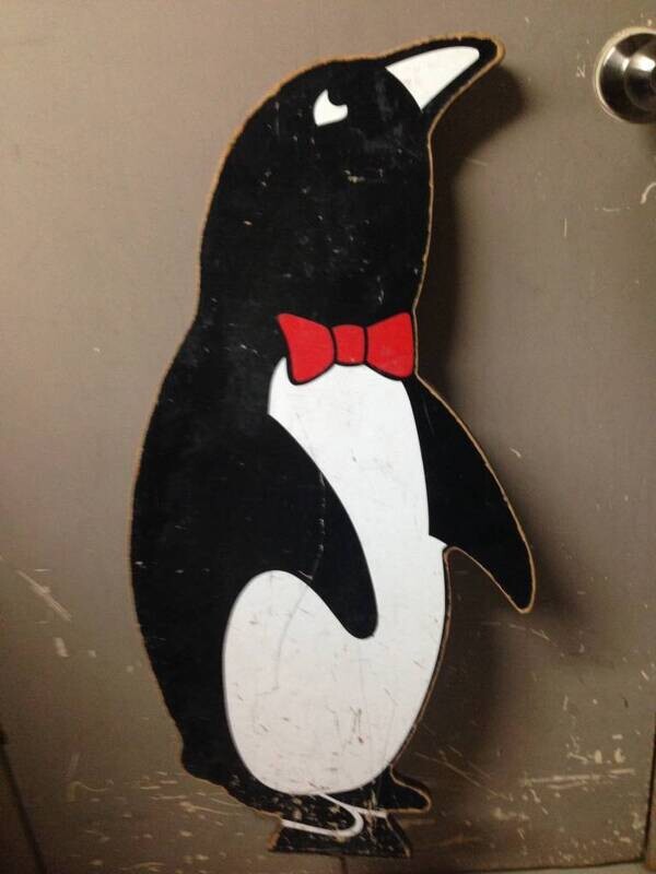 Rental-Penguin Sign-40&#39;&#39;-1Day