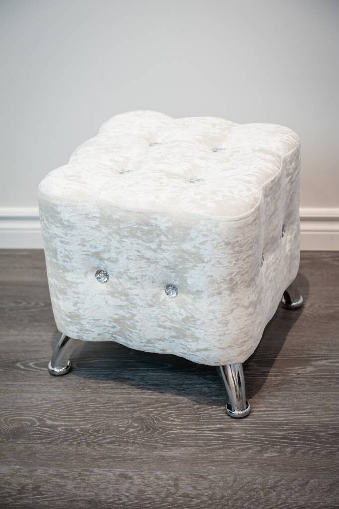 Rental-White Cube Pedestal-1Day