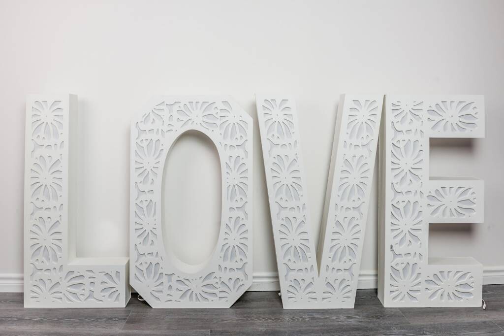 Rental-Love Sign-Large-1Day