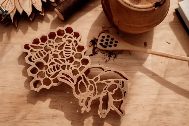 Teddy Bear Bee & Honeycomb cutter