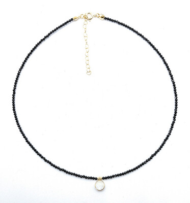 Gargantilla de espinela negra de 2 mm de grosor colgante de piedra luna natural plata de primera ley chapada en oro amarillo de 24K ajustable de 40cm a 45cm 