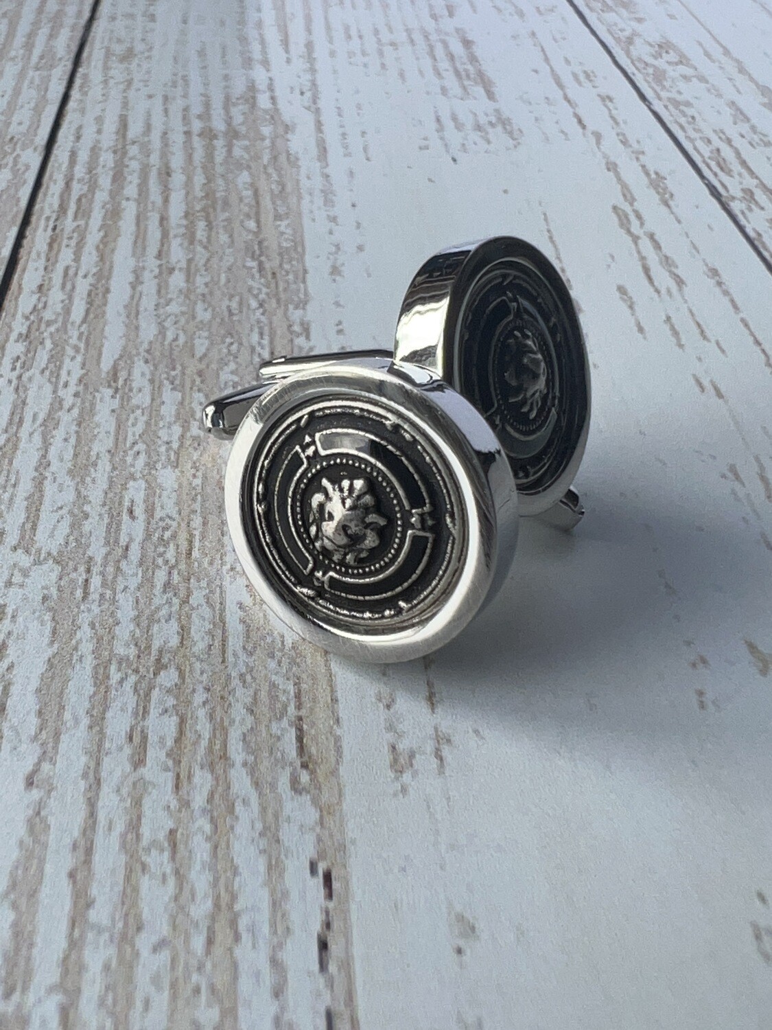 Lion&#39;s Head Enamel