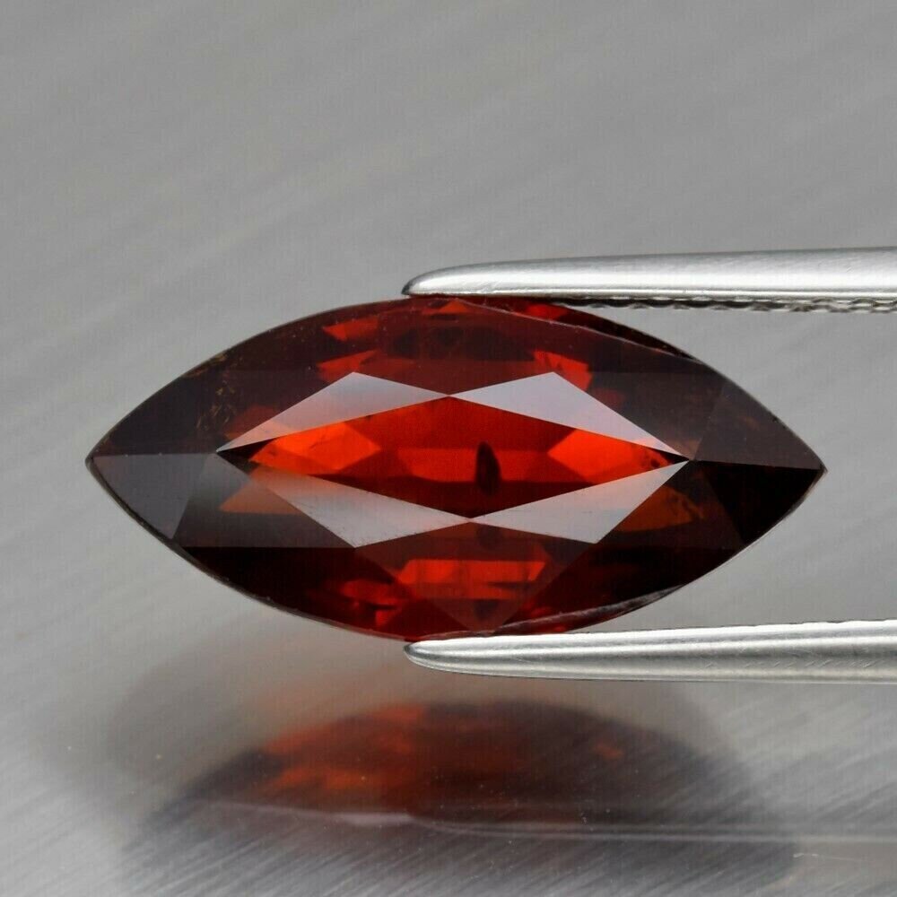 5.6cwt Untreated Spessartite Garnet. 15.6 x 7.4 x 5.6 mm. January Birthday. See Video