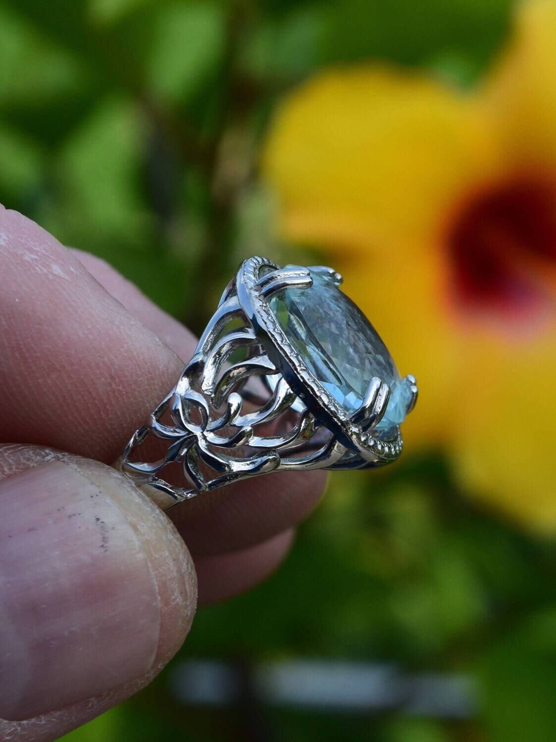 Size 8 Aquamarine Ring , 10.9 cwt. Natural Earth Mined . See Video.