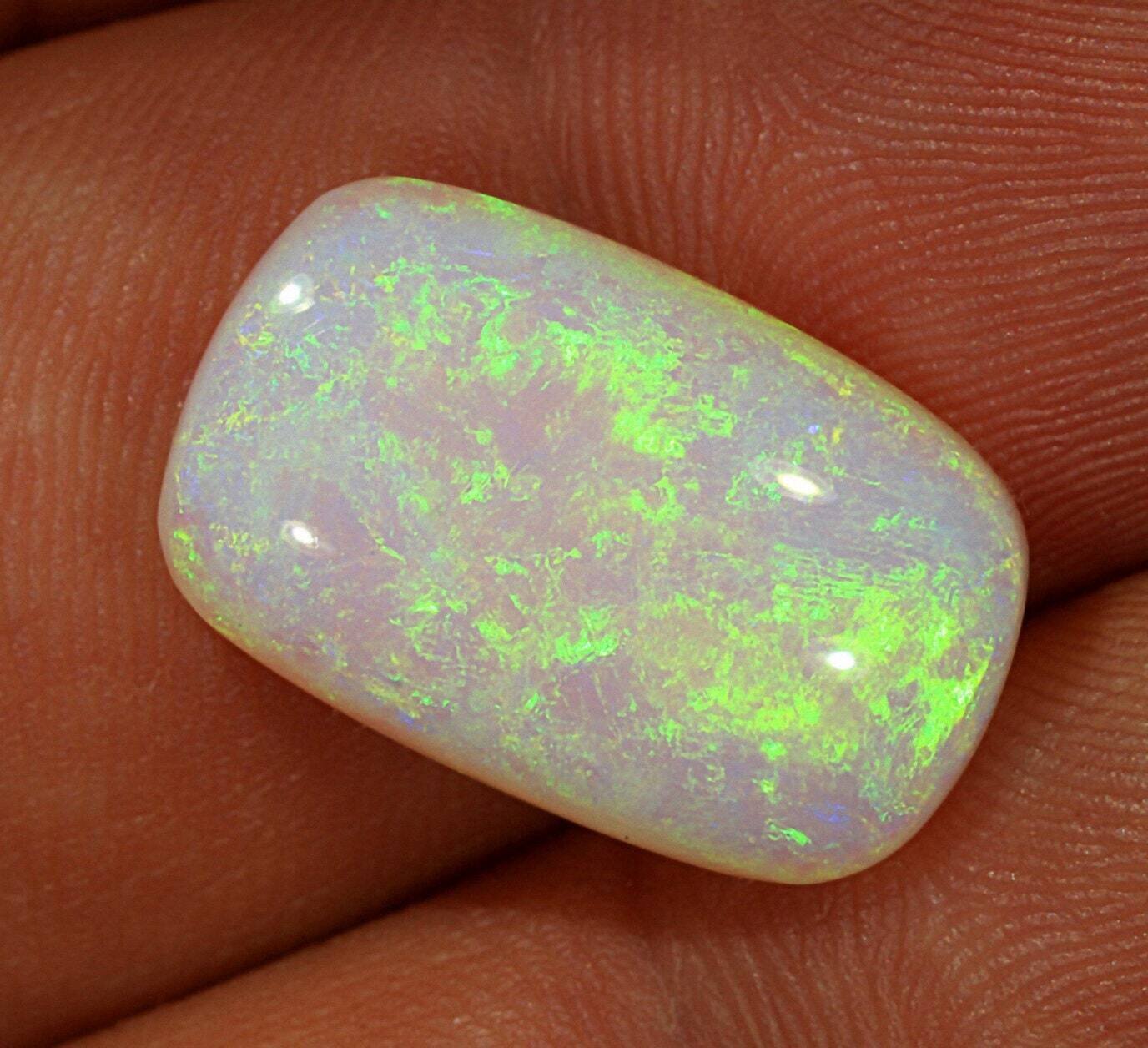 Opal. 7.5 carats. Natural Earth Mined in Coober Pedy Australia.