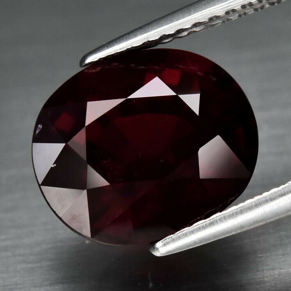 Garnet,5.86 cwt. Earth Mined Rhodolite Garnet.  10.8x9.4x6.9 mm See video