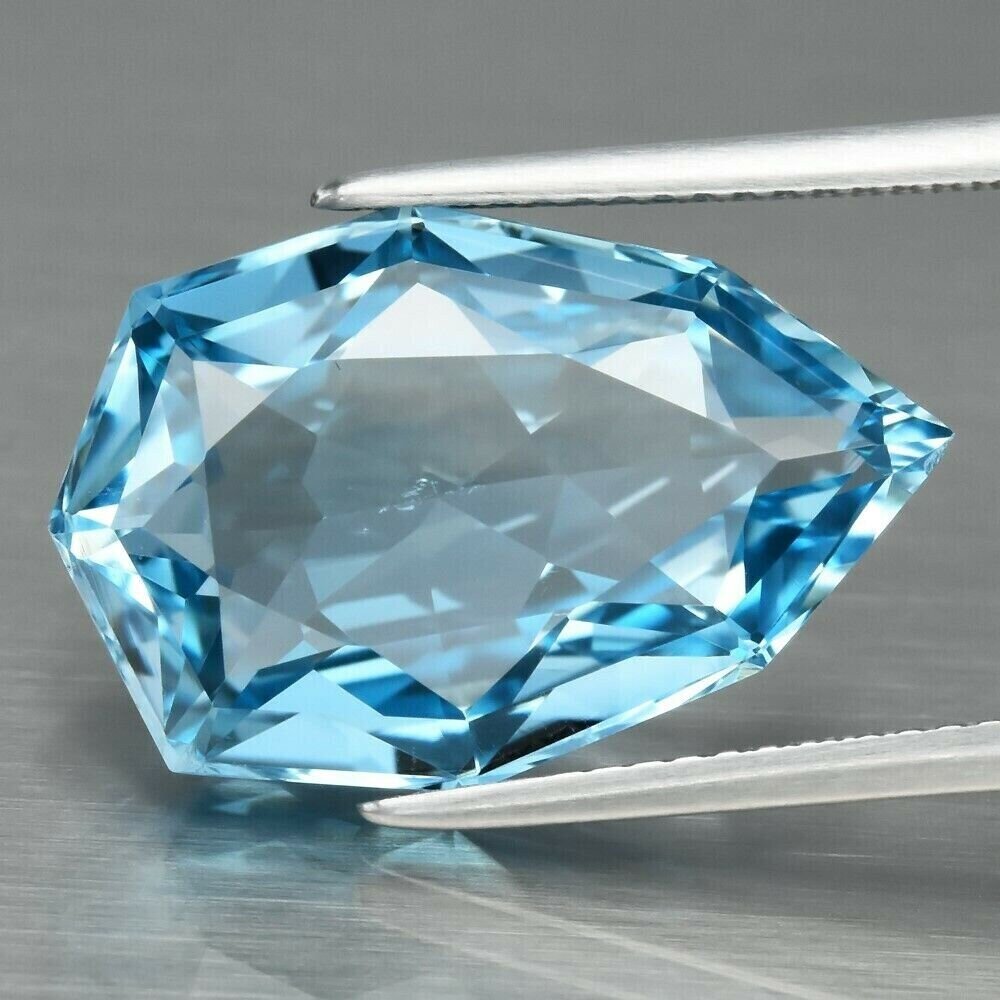 Blue Topaz, Approx. 14cwt. Genuine earth Mined. 19.3x12.5x7.8. Custom cut.