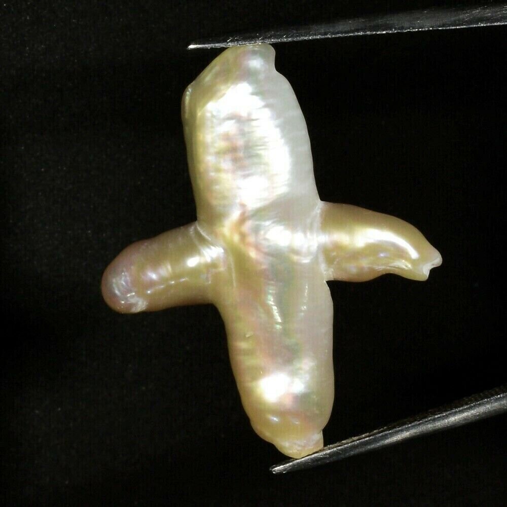 Pearl Cross,  Approx.  23.7 cwt.  33.3x27mm. See Video