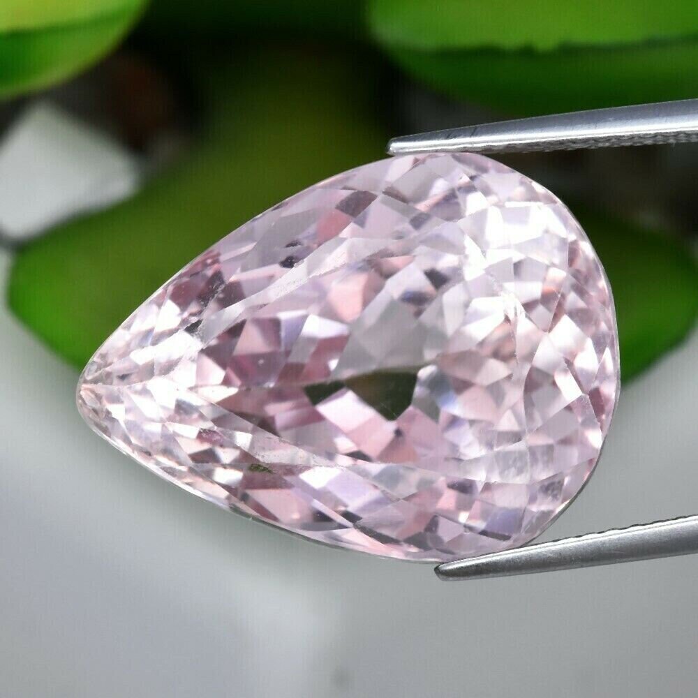 Kunzite. Approx.  26.7cwt.  Natural Earth Mined. 20.3x15.3x12.6mm. Unheated. master Valuer appraised at $1805) See Video