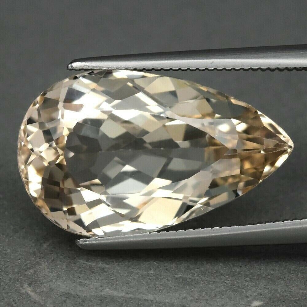 Topaz, 13.92 cwt. Natural Earth Mined .  Unheated. 19x11.5x8.4mm. See Video