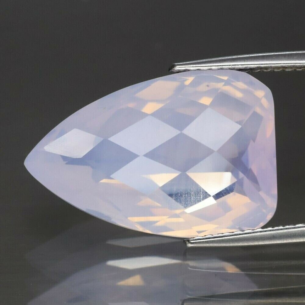 Amethyst (Rose de France) . 13.7cwt. Natural Earth Mined.19.7x13.2x9.6mm. Video