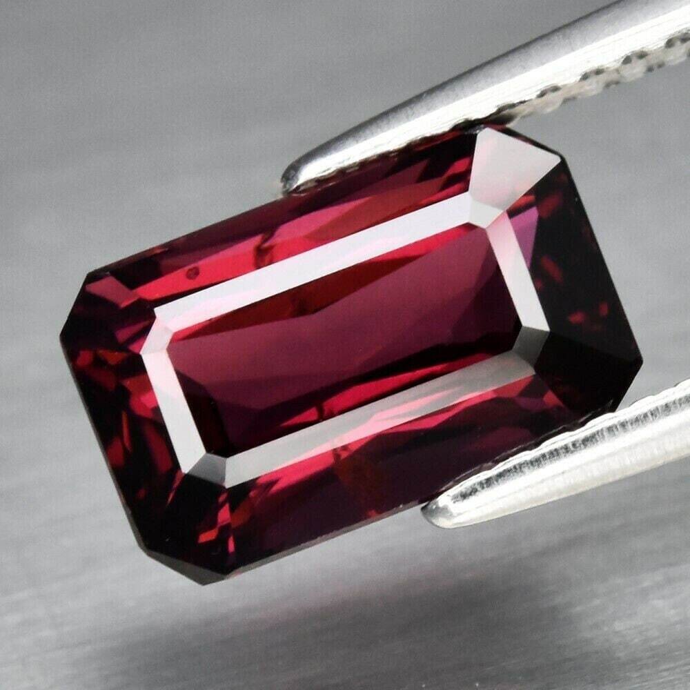Garnet. Spessartine. Approx.  3.2cwt. Natural Earth Mined. 9.8x6.2x4.8mm.  Unheated. See Video