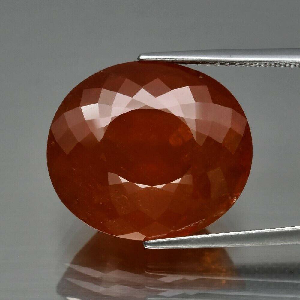 Garnet, 24.82cwt. Natural Earth Mined .  17.6x15.6x10mm. See Video