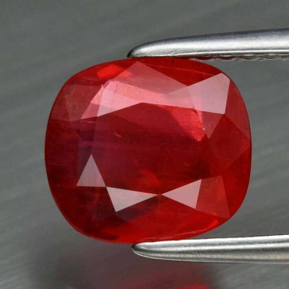 Reddish Orange Sapphire.  1.7cwt.  Natural Earth Mined . September Birthday. See Video