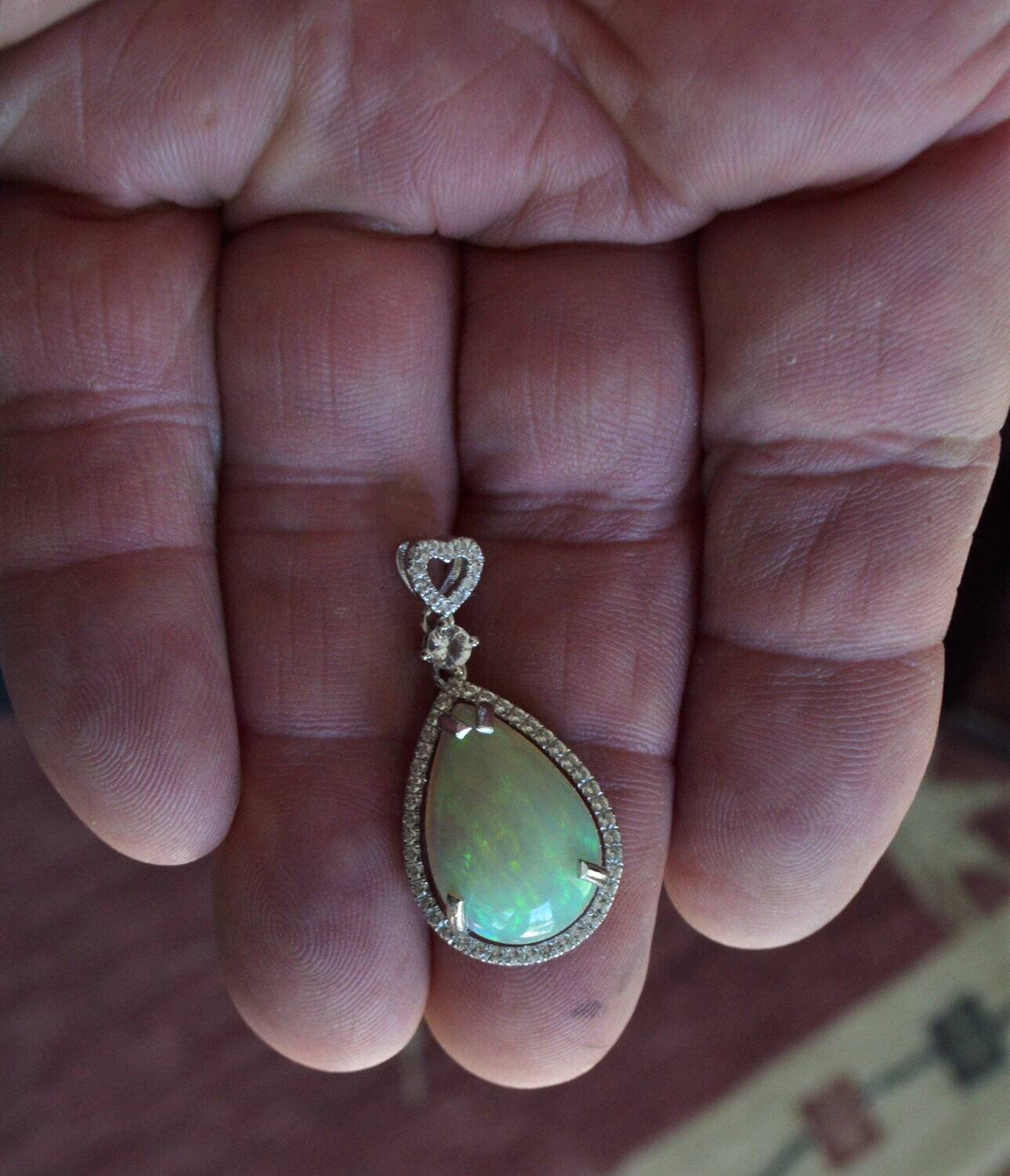 8.5 cwt Untreated Earth Mined  Opal .  Independent  Master Valuer Appraisal: $1,935. See Video.