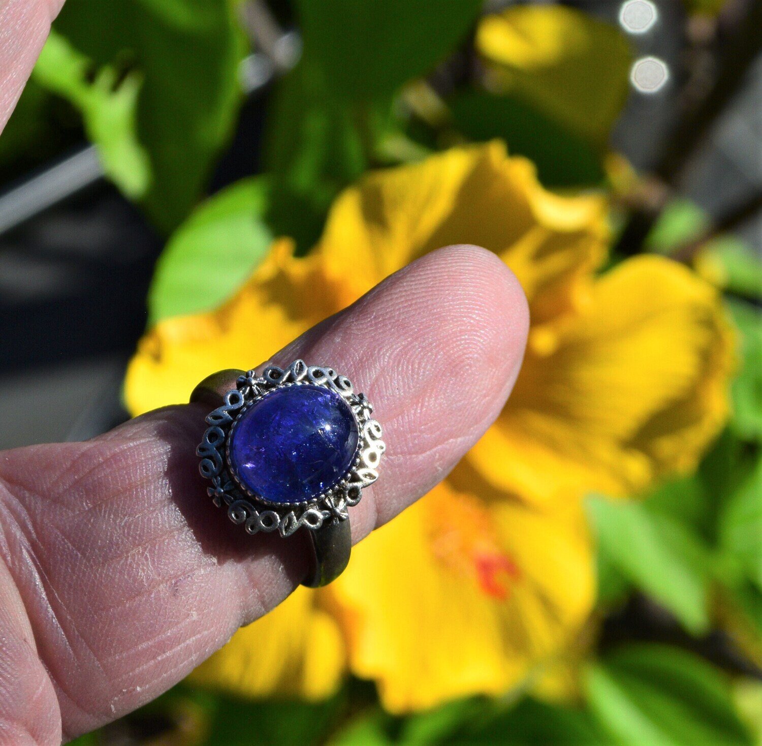 Size 9 Ring. Tanzanite, 6cwt. Natural Earth Mined .Appraised by Master Valuer: $1,200. See Video