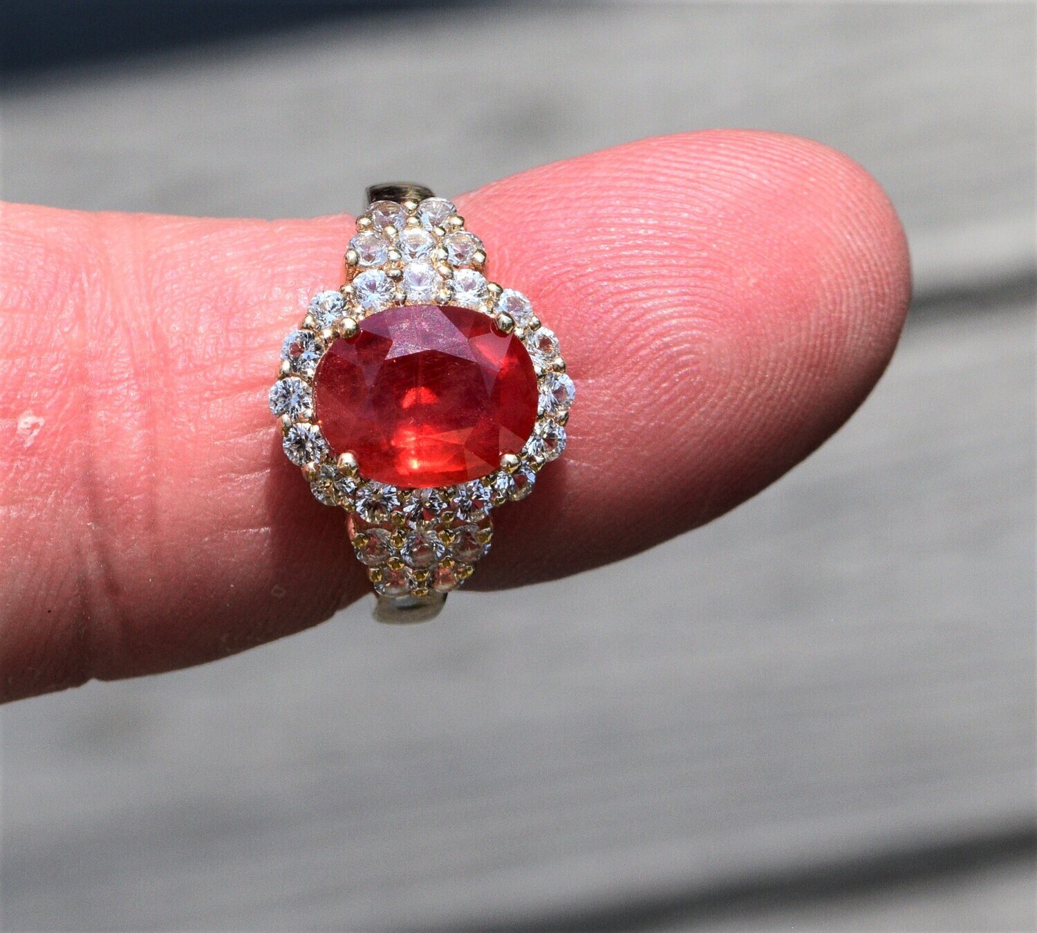 Sapphire Gold Ring, Sz. 7.  with 3.27cwt Sapphire.  Independent Master Valuer Appraised  . See Video.